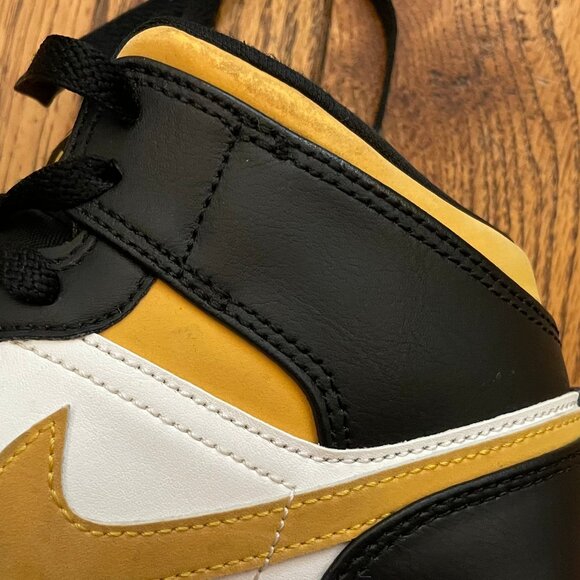 Jordan 1 Mid Classic Nike Youth 6Y 2021 - Picture 6 of 6